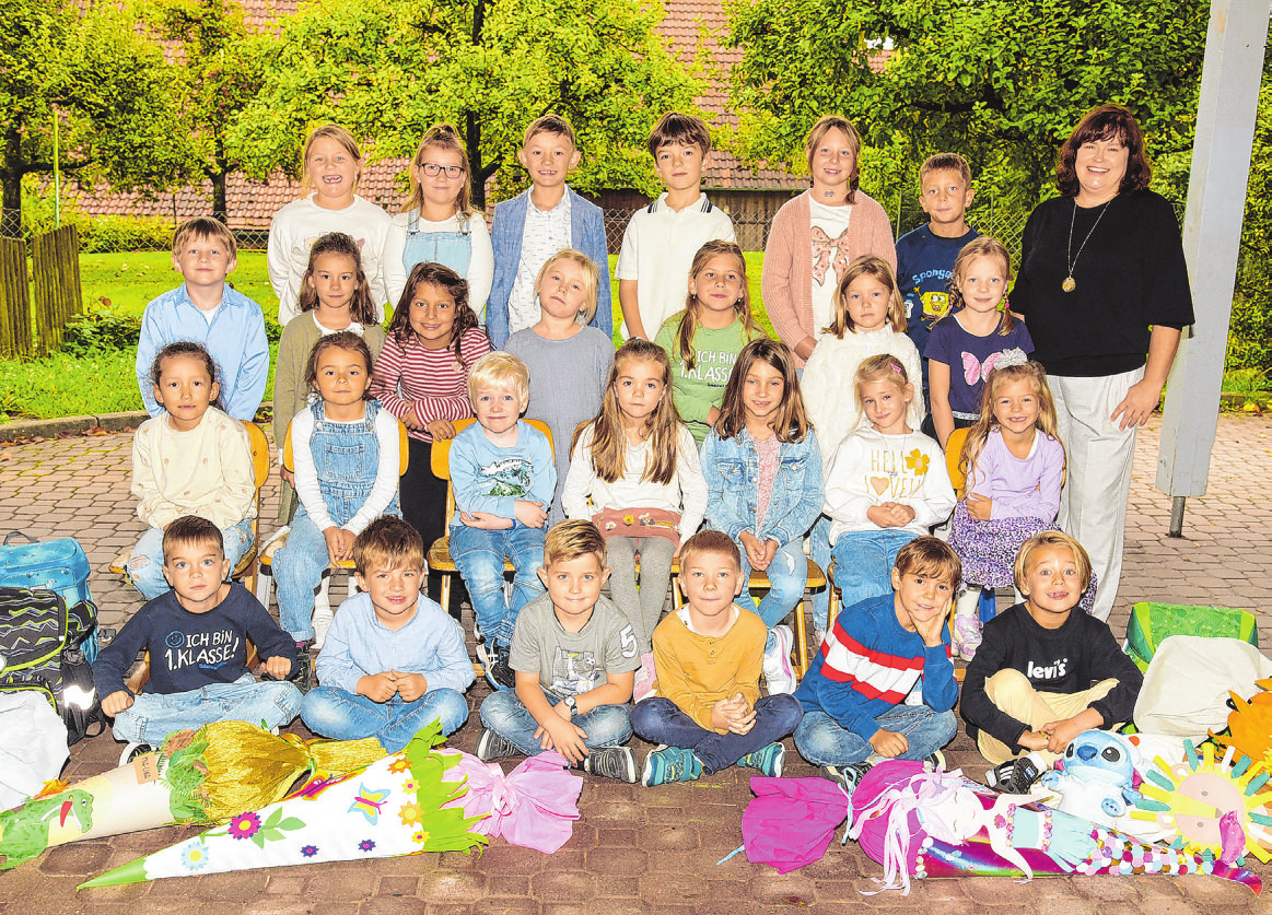 Grundschule Frankenhardt, Klasse 1a, Klassenlehrerin: Roswitha Trübendörfer Foto: Fotostudio Nohau