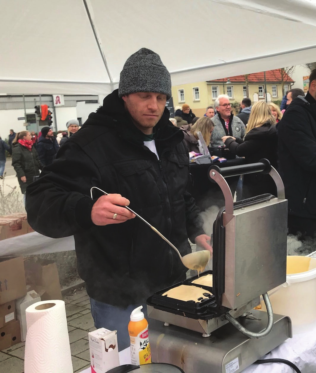 An zahlreichen Ständen gibt es am Martinimarkt Feines zu essen und zu trinken. 