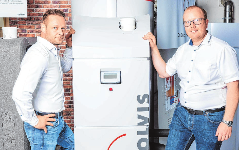 Kundendienstleiter Philipp Reyher und Martin Baumhauer, Leiter der Abteilung Heizung, beraten Kundinnen und Kunden bei der Wahl eines optimalen regenerativen Heizsystems. Die Planung, Koordination und die Einbauarbeiten kommen bei Stübler aus einer Hand.