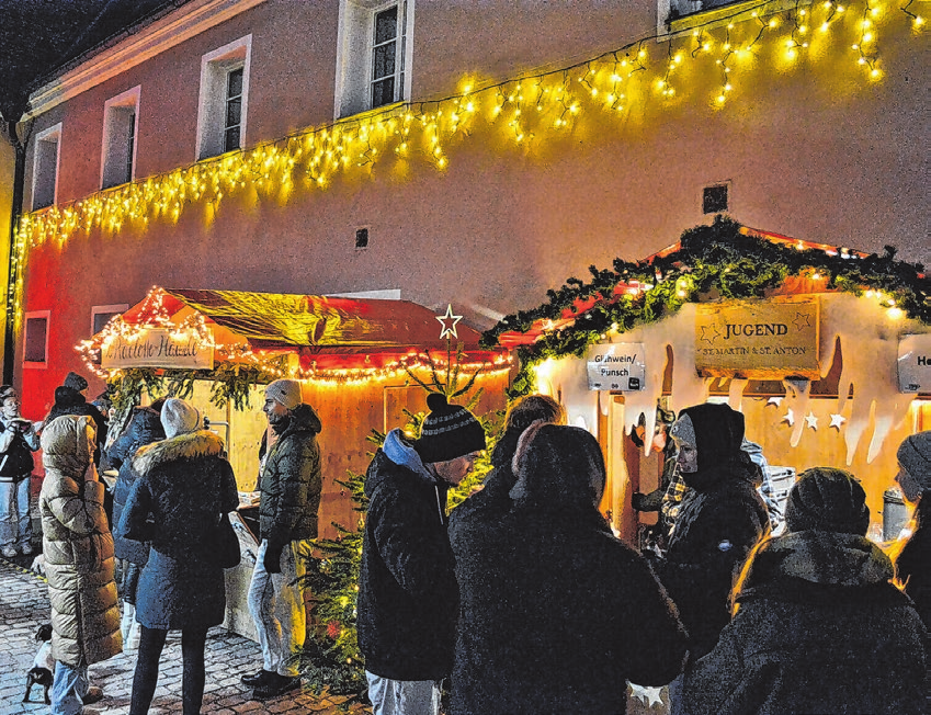 Das beliebte Weihnachtsdorf ist in der Vorweihnachtszeit ein Magnet. Organisiert wird es vom Stadtteilverein Phoenix. Fotos: Landthaler & Pfeifle, mv-verlag ulm