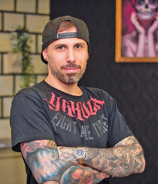 AXEL, PIERCING-ARTIST & INHABER