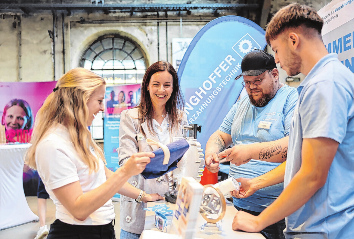 An den verschiedenen Ständen gibt es neben Infos über Beruf und Ausbildung auch tolle Aktionen, wie zum Beispiel ein Gewinnspiel bei der SÜDWEST PRESSE Neckar-Alb. Archivbilder