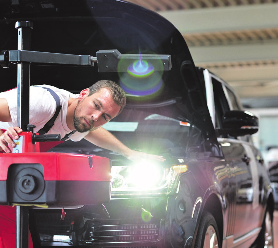 Die Werkstätten der Kfz-Innungsbetriebe prüfen kompetent, ob die Lichter funktionieren und richtig eingestellt sind.