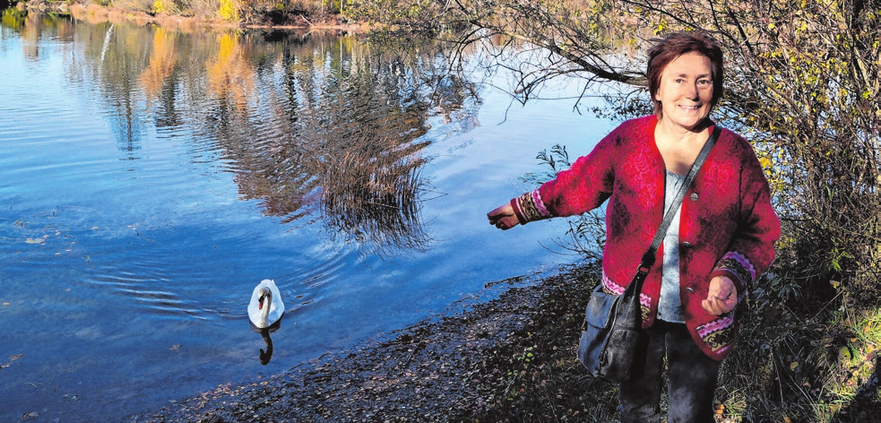Heidi Faller zeigt ihren Badestrand.