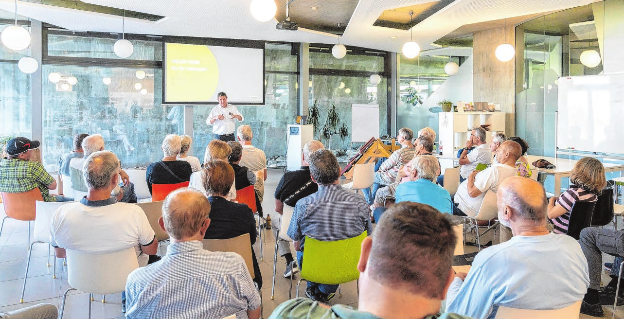 Die Vorträge bei der Nacht der Wärmepumpe bieten den Zuhörerinnen und Zuhören fundiertes Fachwissen über nachhaltiges und energieeffizientes Heizen. Fotos: Solera