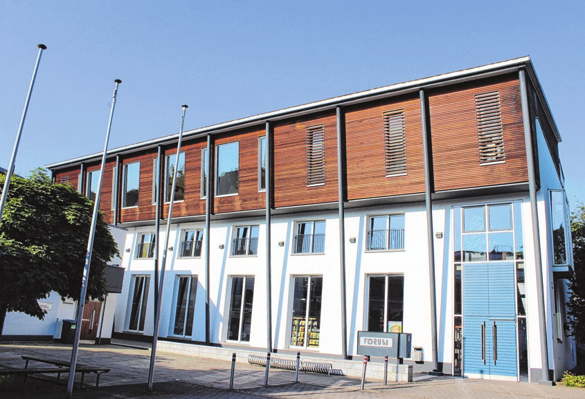 Das FORUM wurde 1995 eingeweiht und bietet ein breites Angebot von der Bücherei im FORUM bis hin zu vielen kulturellen Veranstaltungen.