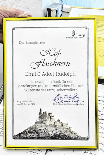 Die Flaschnerei Rudolph wurde schon mehrfach mit offiziellen Dankesschreiben von der Burg Hohenzollern bedacht. Foto: Klaus Stifel