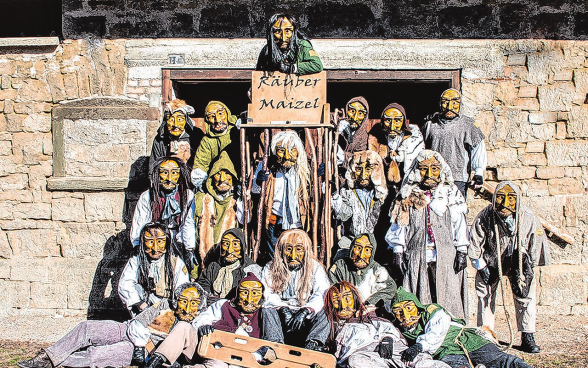 Eine weitere Figur der Narrenzunft Felldorf ist die des „Räuber Maizel“. Sie ist neben den Klammhoka die zweite Gruppe mit Maske und seit 1994 dabei.