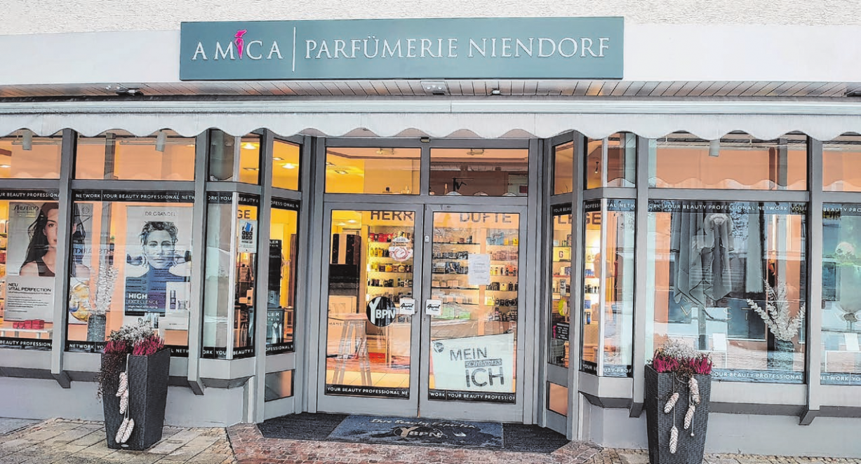 Unter neuem Management gibt es am bekannten Standort weiterhin Düfte und Beauty-Produkte sowie erstklassige Fachberatung.