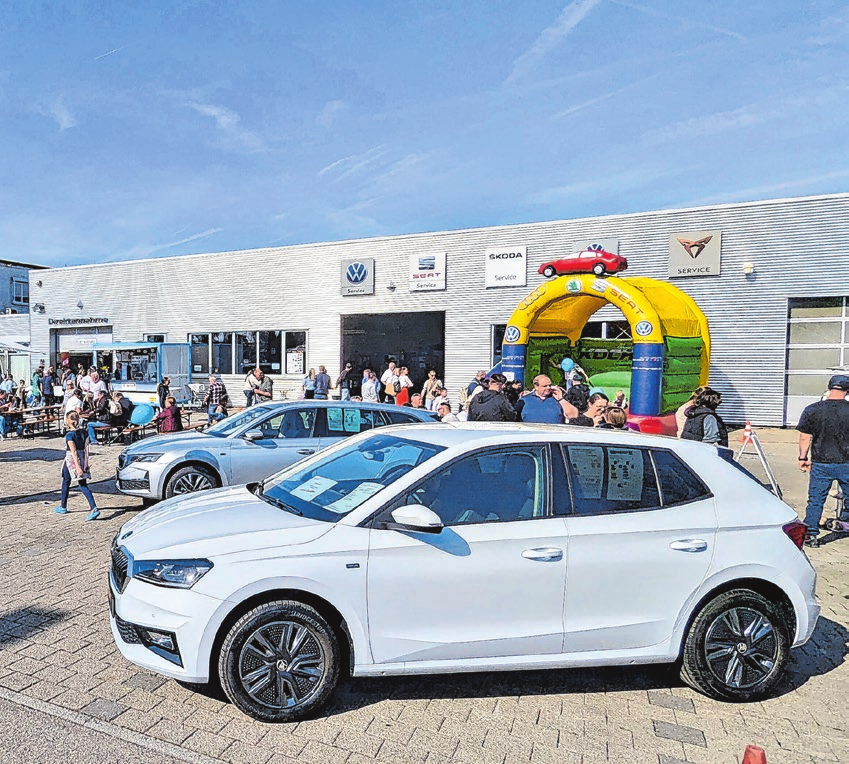 Neben den Fahrzeugen stehen auf der Automeile viele Attraktionen für Kinder bereit.