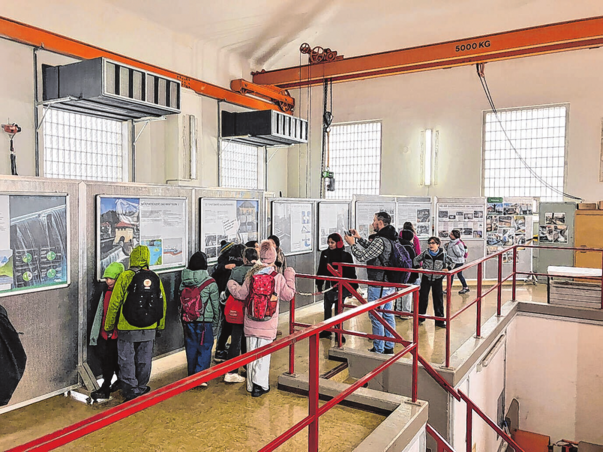 Auf den Ausstellungstafeln im Neckarwerk war die beeindruckende Historie nachzulesen. Foto: Katharina Brielmann/swt