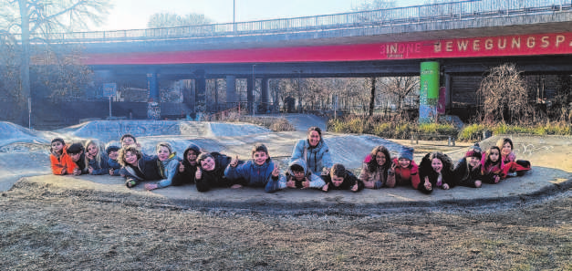 Klassenbild im Bewegungspark