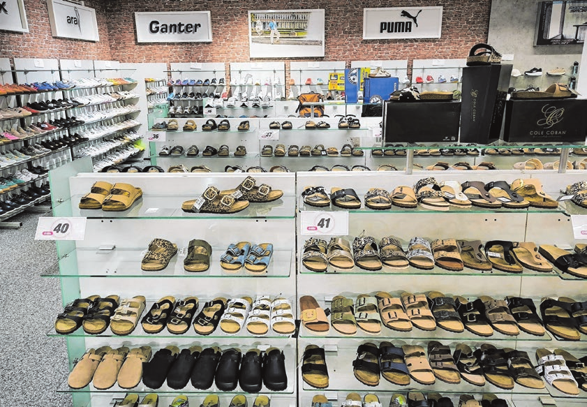 Die Angebotspalette von Schuh-Beck in Ebingen ist breit gefächert.   Fotos: Horst Schweizer