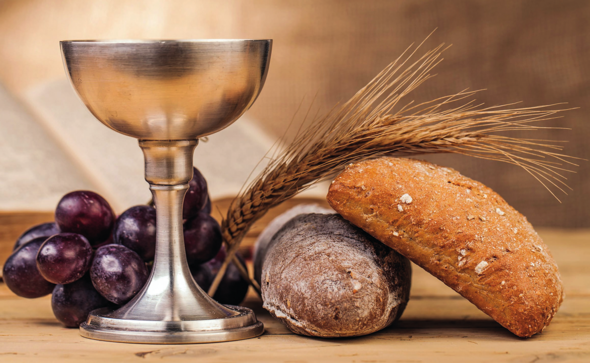 Wein und Brot beim Abendmahl erinnern an das letzte Mahl Jesu mit seinen Jüngern. Foto: Mariusz Szczygiel/adobe.stock.com