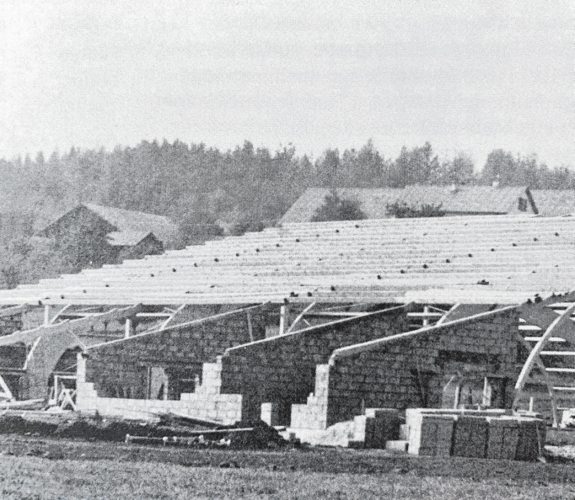 Der Bau der Tennishalle im Weiher 1976 war ein Meilenstein. Fotos: Archiv TC Hechingen