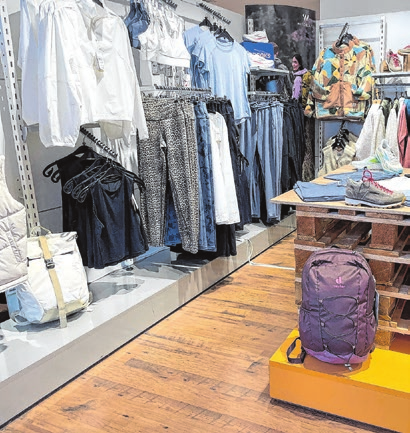 <span id="ipk5h">Unter anderem haben Fahrrad Fischer, Mode Schoser und Tommis Sportshop geöffnet. Auch Steinhilber Geschäfte wie zum Beispiel Knit-Point nehmen am Aktionstag teil. Fotos: Maria Bloching</span>