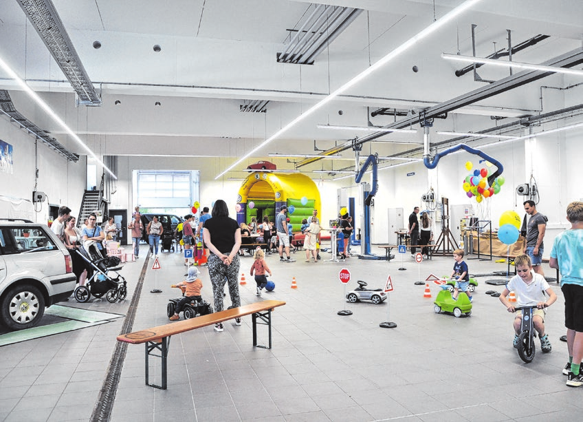 Zur Neueröffnung verwandelt sich die neue Auslieferungshalle in ein Spielparadies mit viel Programm.