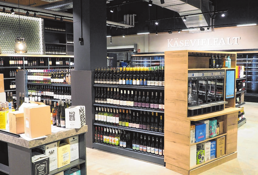 Käseund Weinviefalt, das findet die Betreiberfamilie Beha, gehören zusammen und sind ein Highlight des Marktes.