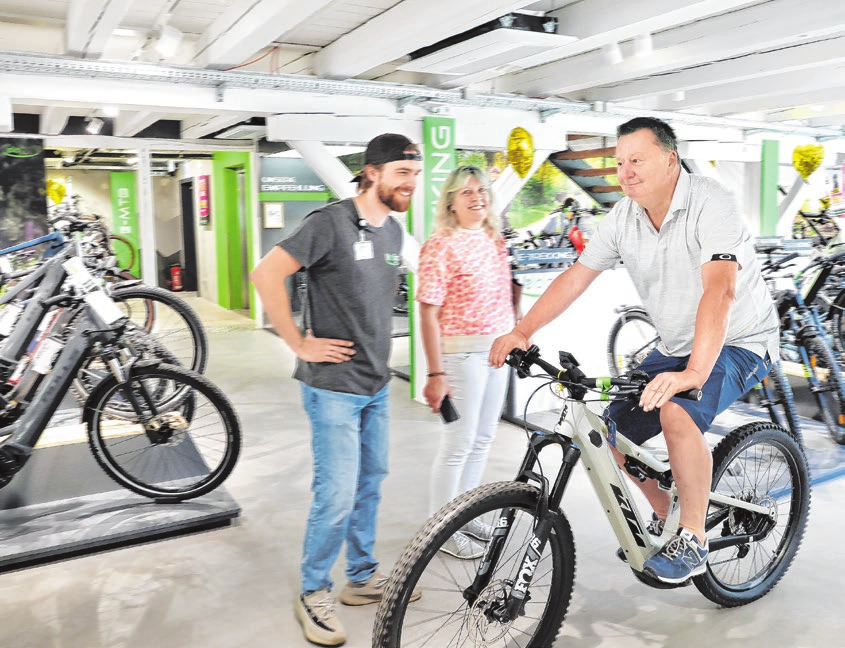 Bei Veloland Zügel konnten Interessierte E-Mountainbikes Probe fahren. 