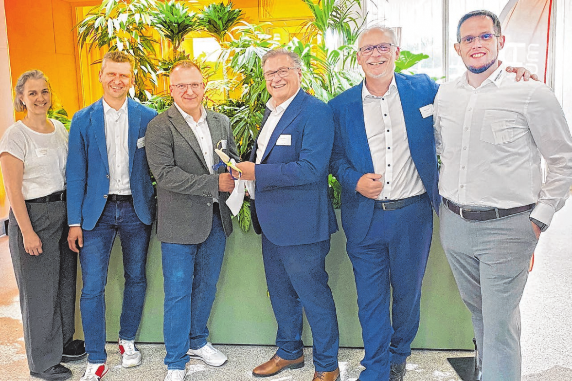 Yvonne Kienz (Familie Stollsteimer), Knud Johannsen (Geschäftsführer Stollsteimer), Robert Dokl, Mitglied der Geschäftsleitung Stollsteimer, ewimed-CEO Egon Wiest, FunderaGeschäftsführer Georg Hähn und Andreas Dallmann, Leiter Business bei Stollsteimer (v.l.).