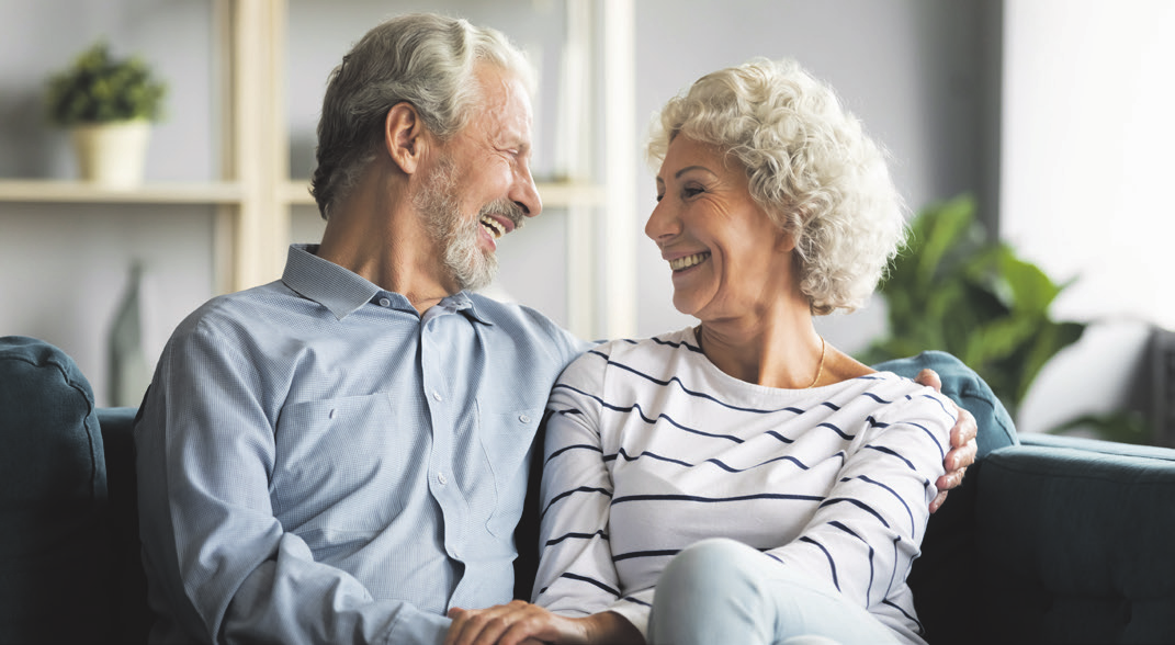 Den Lebensabend entspannt genießen. Foto: Shutterstock | fizkes