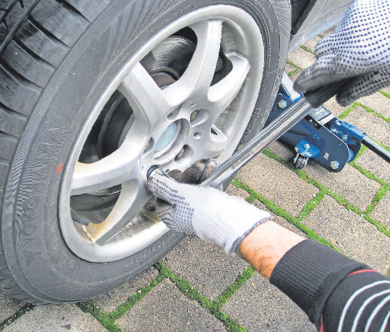  Der Wechsel abgefahrener Reifen von vorn nach hinten gibt nur scheinbare Sicherheit.