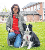Viviane Kirchrath mit ihrem Schulhund 