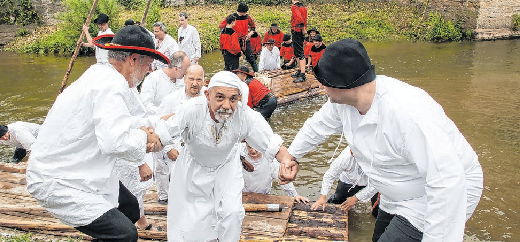 Der Müller und seine Familie werden gerettet.