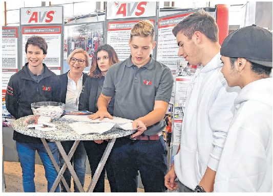 Die Ausbildung junger Menschen zu Fachkräften genießt bei der AVS Aggregatebau einen hohen Stellenwert.