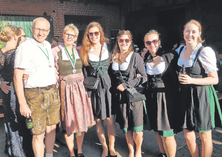 Wer in Tracht oder Dirndl kommt, hat am Sonntag im Festzelt freien Eintritt.