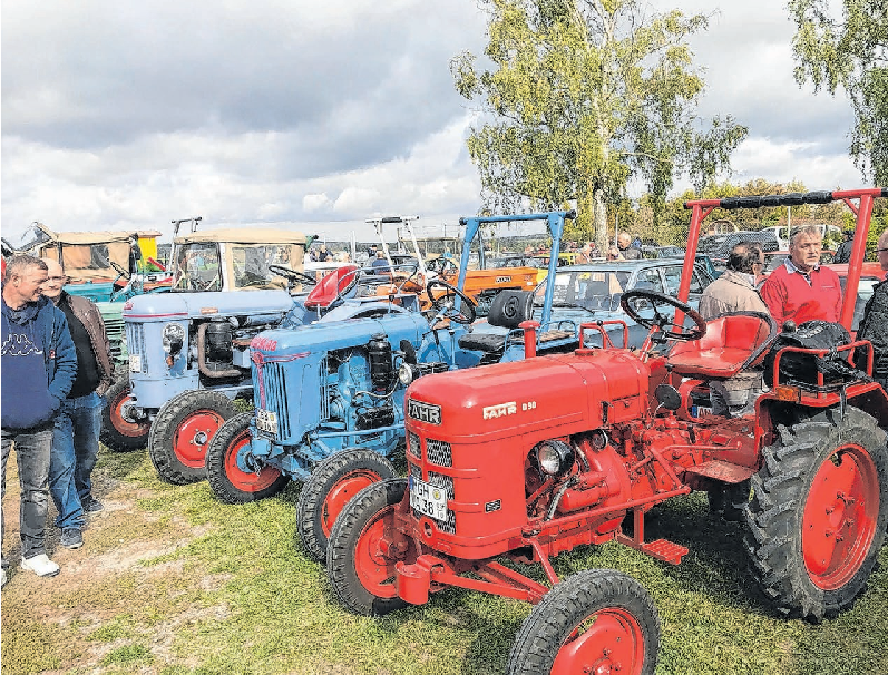 Egal ob Automobil, Traktor oder Zweiräder - beim Oldtimertreffen auf dem Gelände des Fashion-Outlets kommen Fahrzeugfans auf ihre Kosten. Foto: Veranstalter