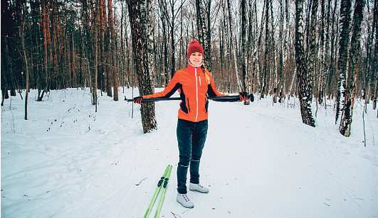 Bevor es in das Wintervergnügen geht, sind Aufwärmübungen ratsam. Foto: Kirill - stock.adobe.com