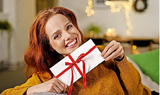 Gutscheine sind ein tolles Geschenk zu Weihnachten und unterstützen zudem unsere lokalen Geschäfte. FOTO: CONTRASTWERKSTATT/STOCK.ADOBE.COM