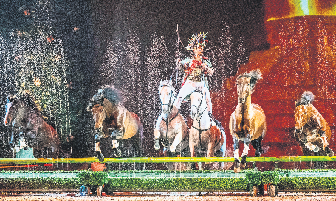 Die Pferde-Show für die ganze Familie macht am 4. und 5. März in der Stuttgarter Schleyerhalle Station. Pferde, ein Esel und erstmals ein Hund sowie Reiterinnen und Reiter und das Tanz-Ensemble erzählen in einer opulenten Show mit wundervollen Schaubildern und spektakulärer Reitkunst eine fantastische Geschichte.