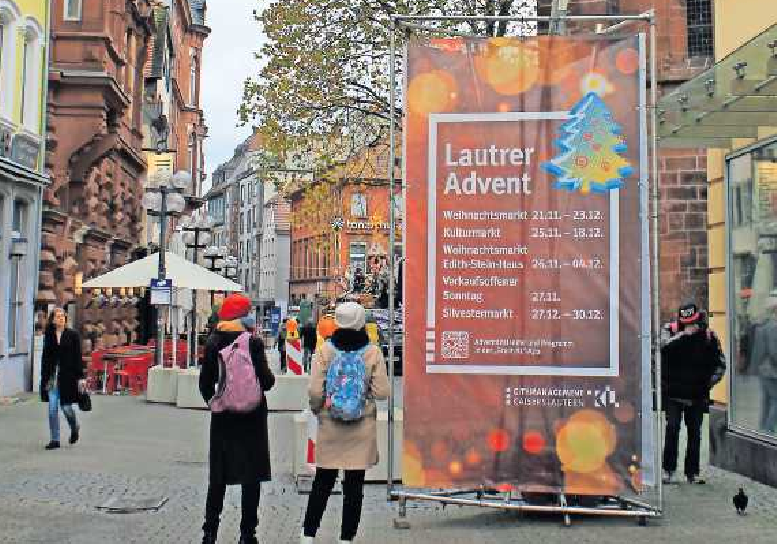 <span id="ik2ig">Auf einen Blick: Ein großes Banner in der City der Barbarossastadtzeigt an, was der Lautrer Advent zu bieten hat. FOTO: LMO</span>