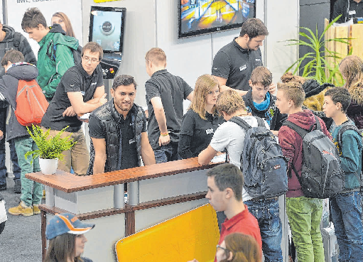 Viele gute Gespräche auf der Ausbildungs- und Berufsmesse 2023 in Neresheim FOTO: CB
