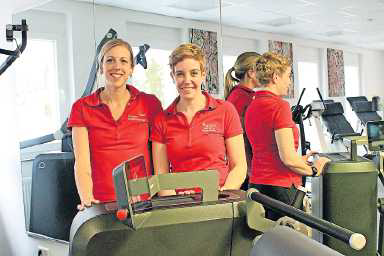 Physiotherapeutinnen mit Zusatzqualifikationen: Christine Westerhorstmann und Katharina Frederickson. FOTO: LMO