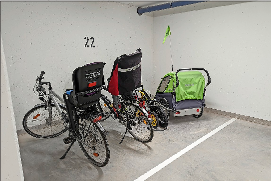 Der persönliche Fahrradabstellraum bietet auch Platz für Anhänger oder Kinderwagen.