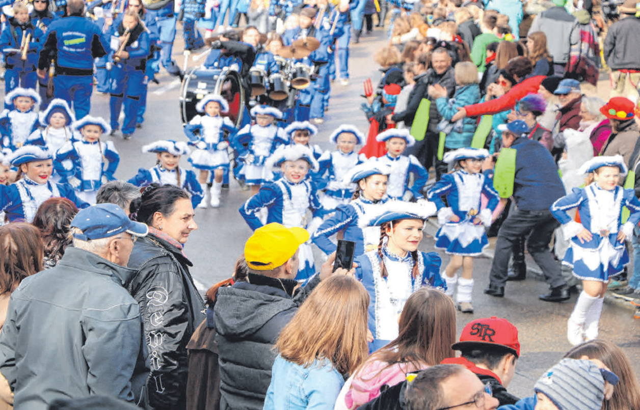 Für Stimmung am Glombigen Doschdeg und am Rosenmontagsumzug ist bestens  gesorgt - Schwäbischer Verlag