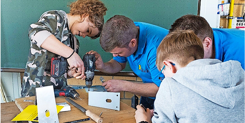 Auf der Ausbildungsmesse Lichtenfels können Jugendliche in die verschiedenen Berufe hineinschnuppern.