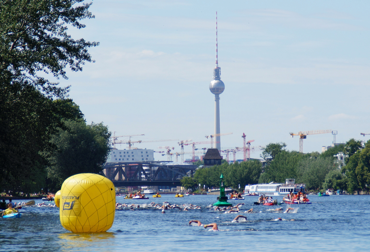 Berlin Triathlon: Schwimmstrecke in der Spree. FOTO Ausdauerfreunde e.V.