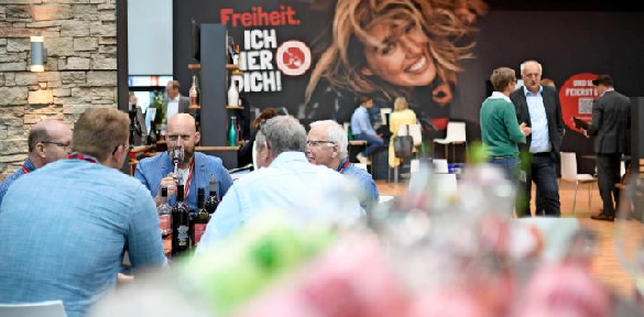 Die Weinwelt blickte zu Wochenbeginn auf Düsseldorf. Auch Württemberg war bei der großen Weinmesse vertreten. Foto: Prowein