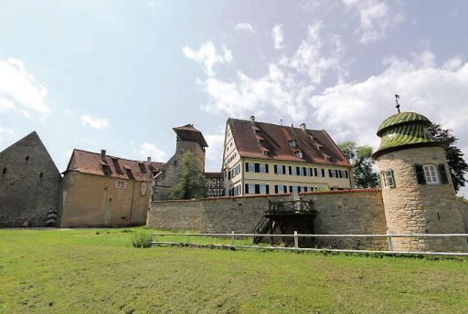Das Schloss Kilchberg ist eine auf eine hochmittelalterliche Wasserburg zurückgehende Schlossanlage des 15. bis 18. Jahrhunderts.