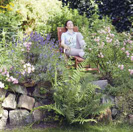 Zurücklehnen und entspannen: Für Gartenträume ist auch auf der kleinsten Fläche genügend Raum Foto: : djd/STIHL