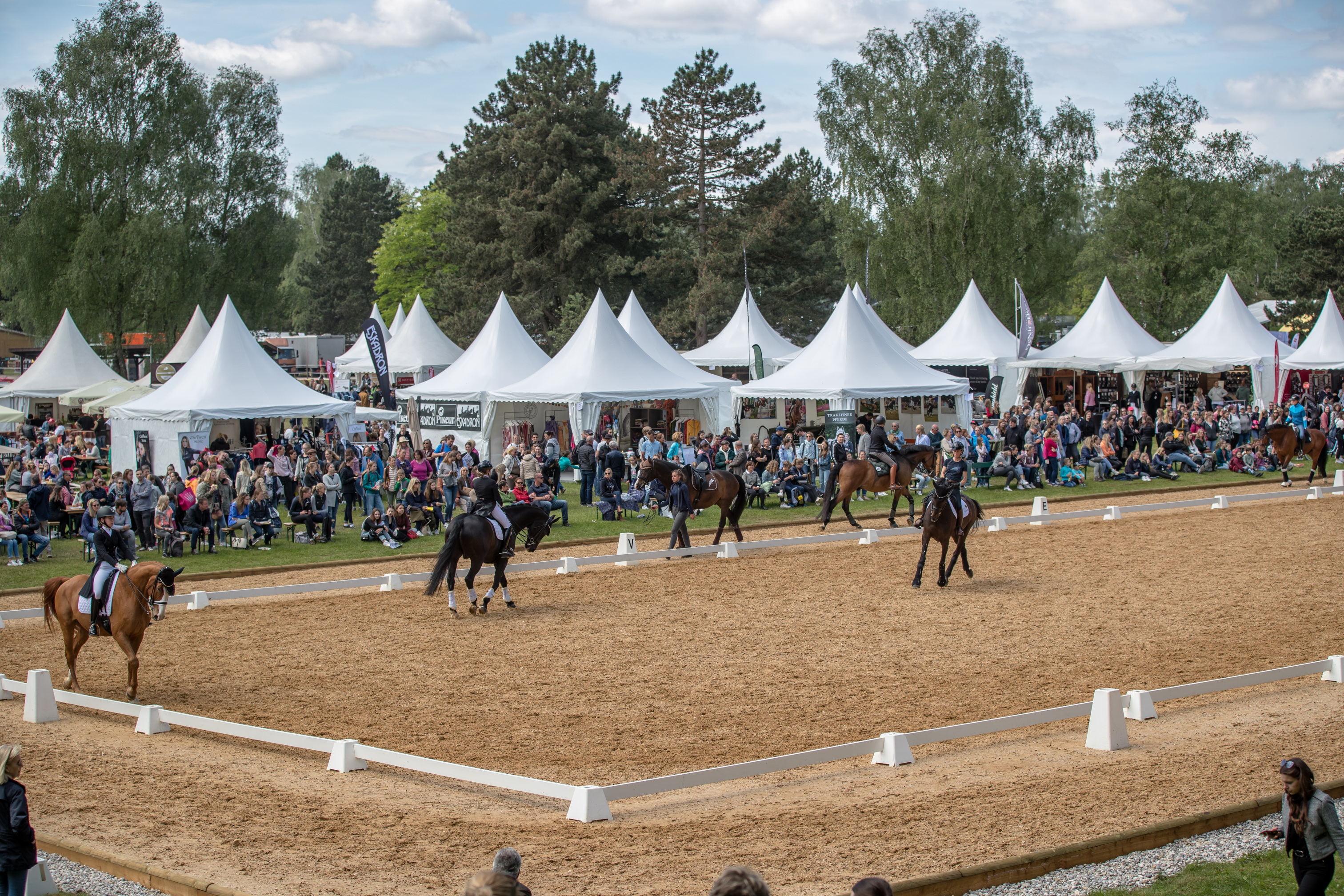 Shoppingvergnügen und hochkarätiger Sport - beides können Besucher auf der Pferd International München 2023 an allen vier Tagen erleben. Ⓒ PETRA HAPKE