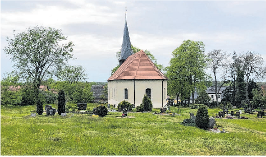 Blick aus Richtung Mühlenberg zur Bammer Dorfkirche: In ihr gibt Thomas Kübler am Pfingstmontag ein Konzert.