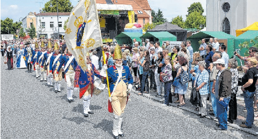 Vielleicht erinnert sich noch der eine oder andere: Einen großen Festumzug gab es zuletzt im Jahre 2011 in Letschin. Damals aus Anlass der 675-Jahr-Feier des Ortes. Auch jetzt, zum 3. Oderbruch-Tag, geht es beim Festumzug um Geschichte, aber auch um die Gegenwart der Region.