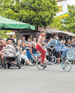 An beiden Tagen präsentieren sich Vereine der Gemeinde mit einem schönen Programm auf der Bühne.