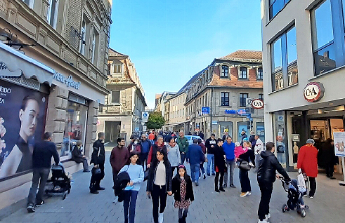 Zahlreiche Geschäftein der Innenstadt haben am Sonntag geöffnet. 