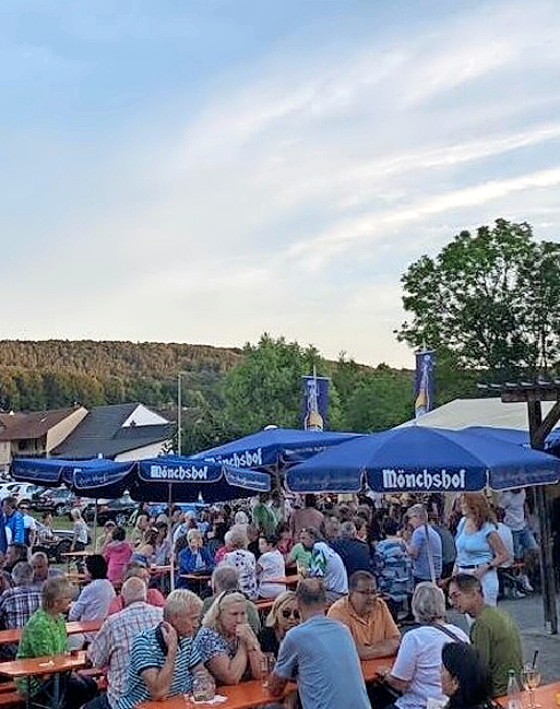 Auf dem idyllisch gelegenen Festplatz ist beste Stimmung garantiert.